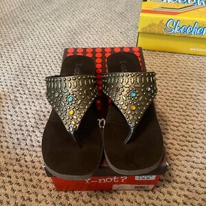 Y-not? Topia Bronze Sandals in 6-1/2. Almost Like new!